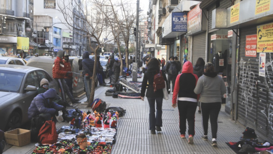 El 65% de la venta ilegal callejera porteña se concentra en diez cuadras