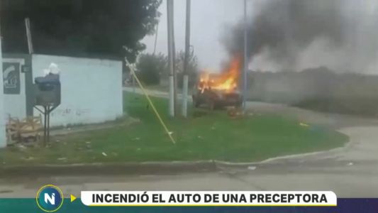 Un chico le quemó el auto a una preceptora