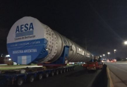 Liberan circulación en autopista a La Plata congestionada por traslado de una columna de destilación