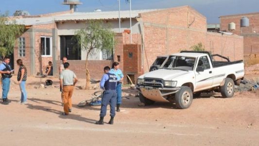 Un chico de 16 años le robó la camioneta a la madre y mató a un albañil