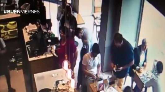 Video: se robó una notebook en un bar y nadie lo vio