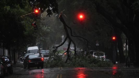 Tres de Febrero: un padre y su hijo murieron electrocutados durante el temporal