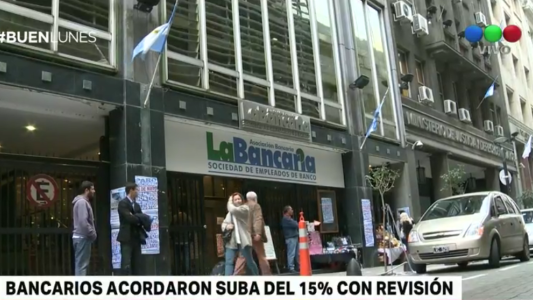 Los bancarios cerraron paritarias con un 15% de aumento más cláusula de actualización