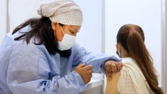 Comenzó la vacunación de adolescentes de entre 12 y 17 años sin comorbilidades