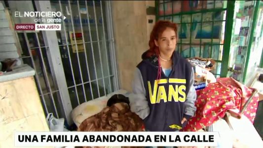 Una familia, abandonada en la calle