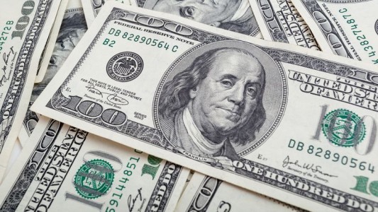 El dólar blue arrancó la semana en baja