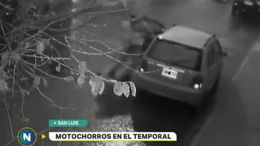 Inseguridad en medio de la tormenta a manos de motochorros