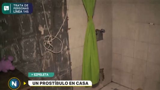 Un prostíbulo en una casa de familia con una hija menor como "camarera sexy"