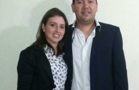 Encontraron a una psicóloga muerta en su casa y a su concubino calcinado adentro de un auto