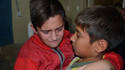 El emocionante regreso de Emerson, el nene que fue baleado tres veces por el femicida de su madre
