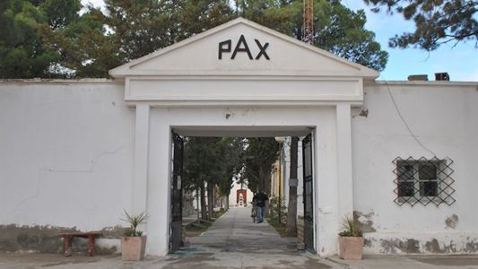 Hallaron un cuerpo de una mujer fuera de su ataúd: investigan si sufrió un ataque sexual