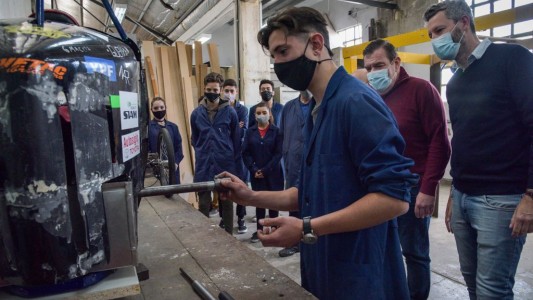 Estudiantes marplatenses competirán con un auto eléctrico desarrollado por ellos mismos