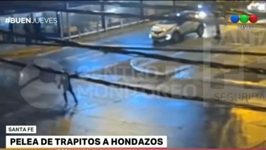 Trapitos se enfrentaron a los piedrazos
