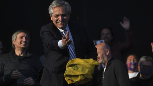 Acto de Alberto con organizaciones sociales: "Mientras ellos brindan en Miami, yo peleo con el FMI"