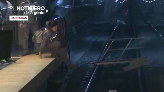 Video: el momento del corte de vías que derivó en desalojo y paro total del subte