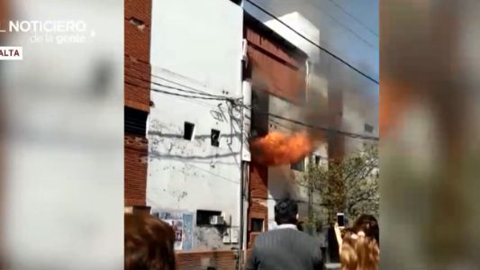 Se incendió la clínica y los médicos siguieron operando para salvar a una paciente