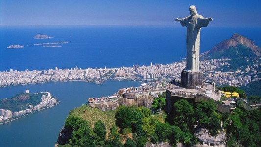 El Cristo Redentor celebra 90 años con samba, cachaça y optimismo por vacunación