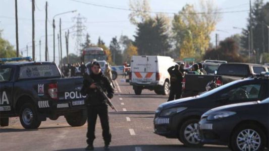 "Encontramos otro cuerpo, le falta la cabeza": el dramático pedido de ayuda tras la muerte de dos policías