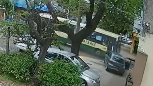 Colectivero ebrio chocó un auto: murió un hombre y otro resultó herido