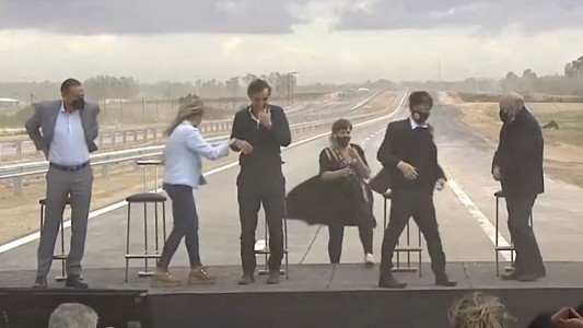 Video: Tolosa Paz y Kicillof inauguraban una ruta cuando se desató una tormenta de viento y arena