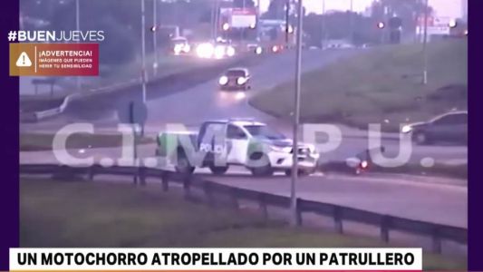 Un patrullero atropelló a un motochorro
