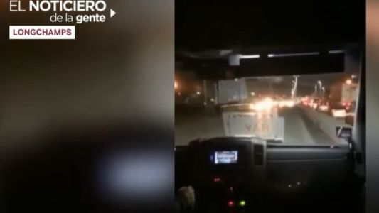 Video: una combi circuló de contramano por la autopista