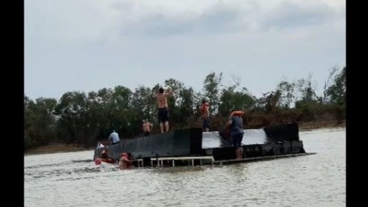 Al menos seis muertos tras hundirse un barco-hotel en Brasil