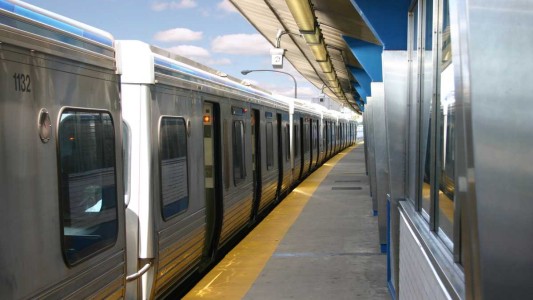 Violaron a una mujer en un tren urbano y ningún pasajero la defendió