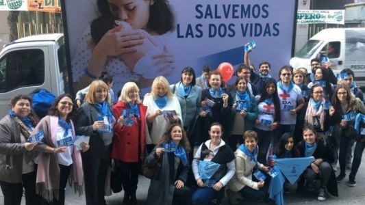 Organizaciones presentaron al Congreso 414 mil firmas en contra de legalizar aborto