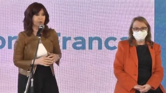 Cristina Fernández de Kirchner: "Los argentinos se merecerían mejores medios de comunicación para que no los amarguen tanto"