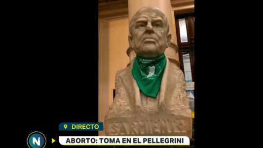 Estudiantes porteños toman escuelas en apoyo a la ley de aborto