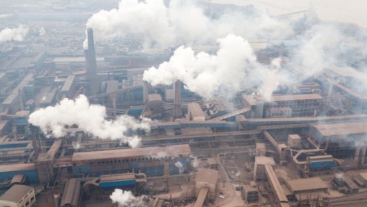 La recuperación post pandemia agravará crisis climática y sanitaria, vaticina informe de revista médica