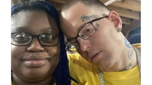 Nenes abandonados convivían hace un año con el cadáver de su hermano: detuvieron a la madre y al novio