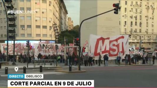 Corte parcial en la zona del Obelisco