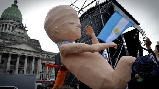 Organizaciones anti aborto realizarán "chupetazo" y "escarpinazo" frente al Senado