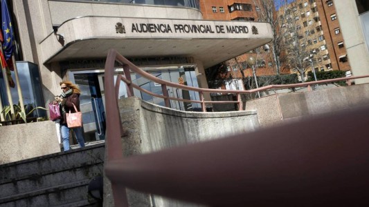 Absolvieron a un profesor que le daba palmadas en la cola a nenas de 11 años: "No hubo sesgo sexual"