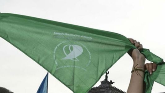 Mendoza: salvaje agresión a tres chicas que usaban el pañuelo verde a favor del aborto