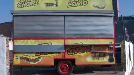 Intentó tomar agua pero murió electrocutado de inmediato