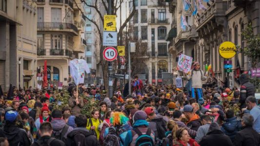 Artistas callejeros de todo el país se unen para permanecer en las plazas