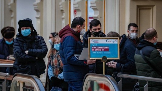 Existen hasta diez sublíneas de la variante Delta del coronavirus en Rusia, según experto