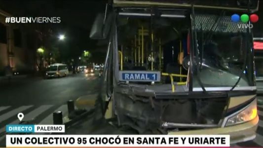Un colectivo impactó contra plataforma del Metrobús norte