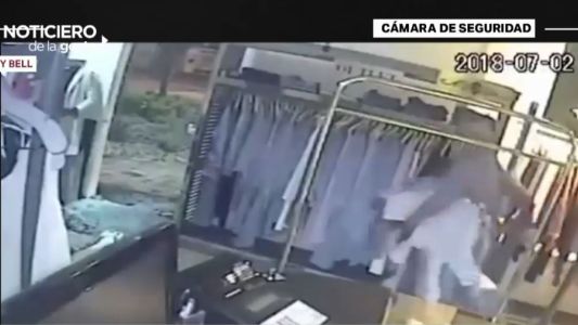 Video: robaron en un local y se llevaron $200 mil en ropa