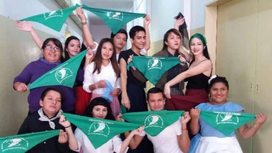 Bailaron una zamba con los pañuelos verdes por una "patria inclusiva" en el acto del 9 de Julio