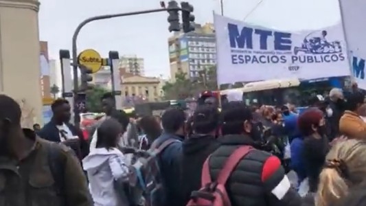 Protesta de vendedores ambulantes en Once: "No somos mafia, somos trabajadores"