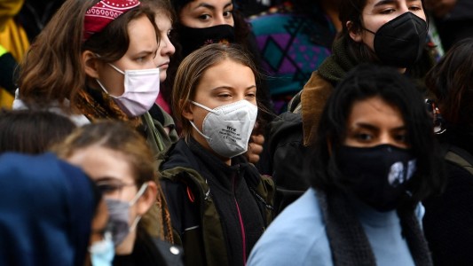 Cumbre climática COP26: Greta Thunberg y miles de jóvenes marchan por Glasgow