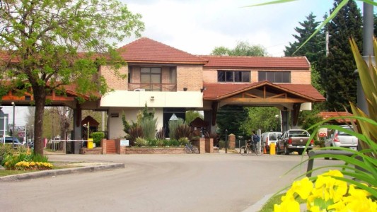 Vestidos como personal de mantenimiento robaron en una casa de un country de Francisco Álvarez