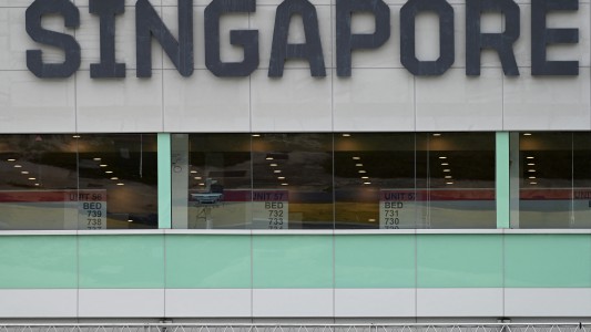 Singapur: cobrarán gastos médicos a pacientes de coronavirus que no estén vacunados