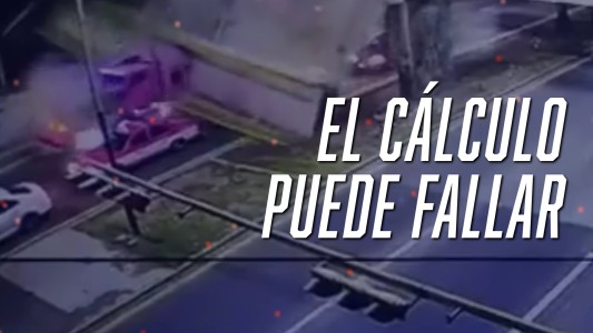 Un camión derribó un puente y quedó aplastado en México -#FlashChat