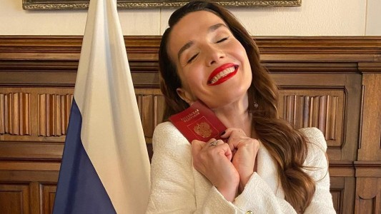 Natalia Oreiro recibió el pasaporte ruso: "Siento que es un acto enorme de amor de ellos hacia mí"