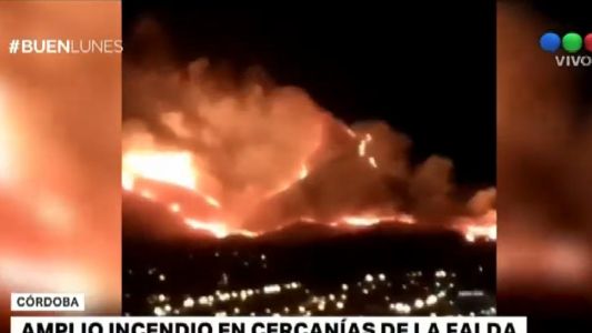 Incendio forestal llegó hasta el casco urbano de La Falda